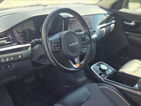 Used 2022 Kia Niro EX FWD image 9