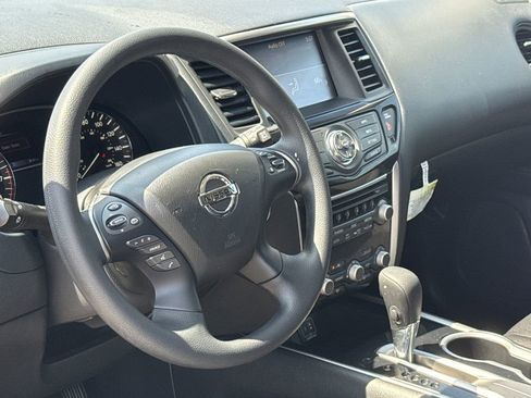 Used 2020 Nissan Pathfinder S FWD image 18
