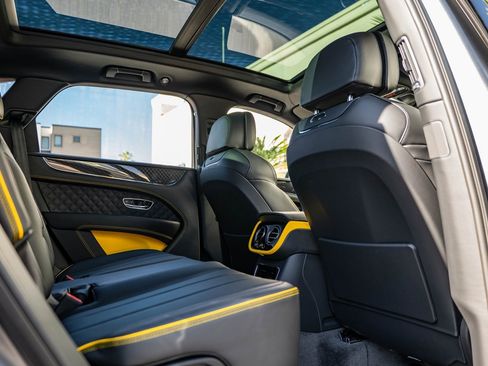 Used 2025 Bentley Bentayga S Black Edition image 18