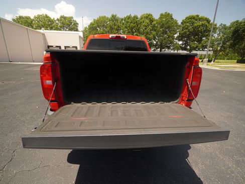 Used 2019 Chevrolet Colorado LT w/ LT Convenience Package RWD image 12