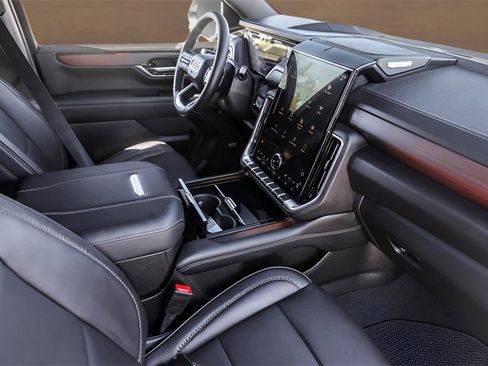 Used 2025 GMC Yukon XL Denali image 31