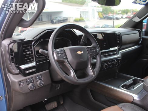 Used 2024 Chevrolet Silverado 2500 High Country w/ Technology Package AWD/4WD image 12