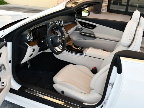 Used 2026 Mercedes-Benz CLE 450 4MATIC Cabriolet image 15