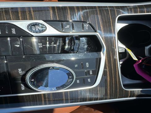 Used 2025 BMW X7 M60i image 26