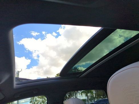 Used 2023 Porsche Cayenne Platinum Edition image 19