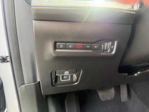 New 2026 Jeep Cherokee Overland w/ Advanced Pro Tech Group AWD/4WD image 17