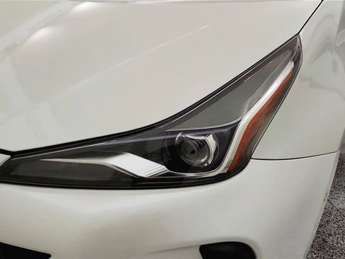 Used 2020 Toyota Prius XLE image 14