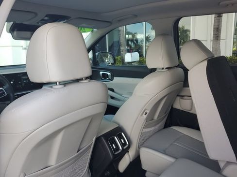 Used 2024 Kia Sorento S w/ Panoramic Sunroof Package FWD image 10