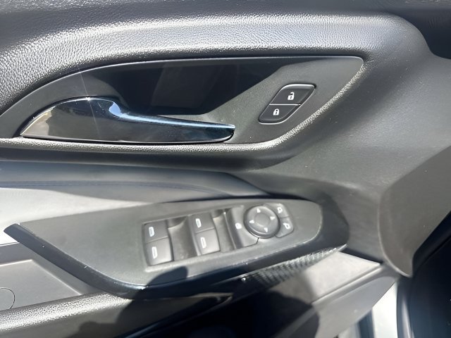 Used 2025 Chevrolet Trax LT FWD image 5