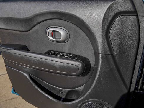 Used 2018 Kia Soul + image 22