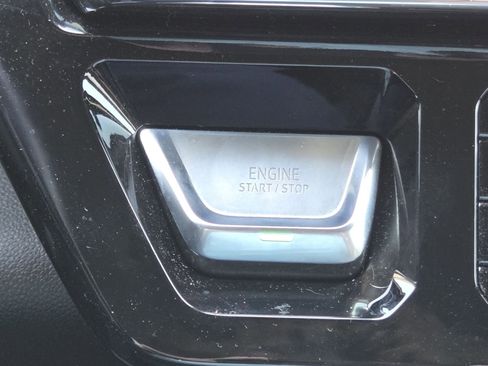 Used 2025 GMC Sierra 1500 Denali AWD/4WD image 14