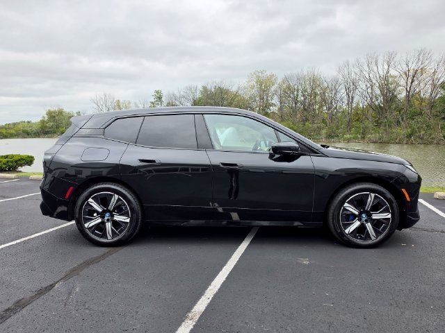 Used 2024 BMW iX xDrive50 w/ Premium Package AWD/4WD image 5