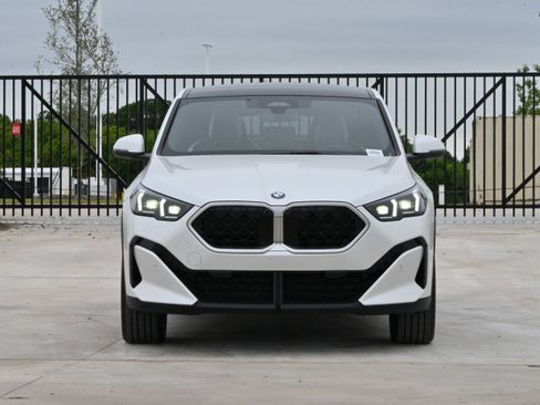 Certified 2025 BMW X2 xDrive28i AWD/4WD image 3