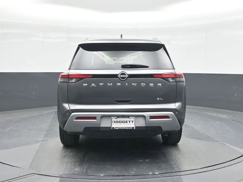 Used 2025 Nissan Pathfinder SL image 17