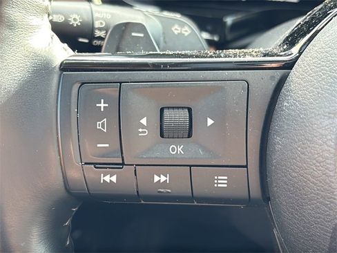 Used 2023 Nissan Pathfinder Platinum image 27