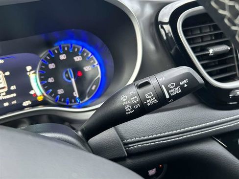 Used 2026 Chrysler Pacifica Select image 28