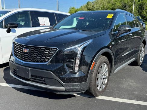 Used 2023 Cadillac XT4 Premium Luxury AWD/4WD image 2