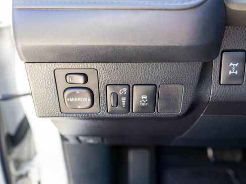 Used 2015 Toyota RAV4 LE AWD/4WD image 17