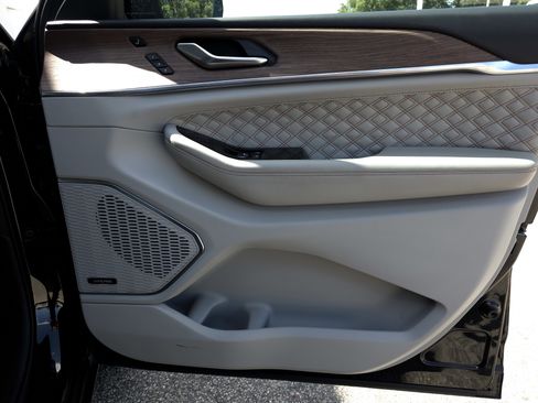 Used 2021 Jeep Grand Cherokee L Summit w/ Luxury Tech Group V image 53