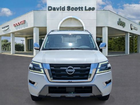 Used 2024 Nissan Armada Platinum w/ Captain's Chairs Package RWD image 2