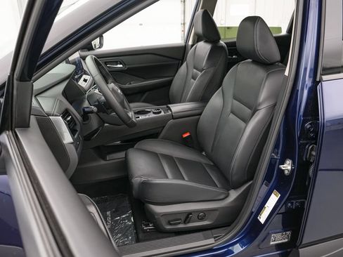 Used 2025 Nissan Rogue SL AWD/4WD image 11