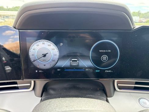 Used 2023 Hyundai Elantra Limited FWD image 6