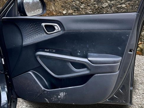 Used 2021 Kia Soul S image 18