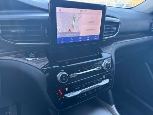 Used 2021 Ford Explorer Limited w/ Equipment Group 301A AWD/4WD image 2