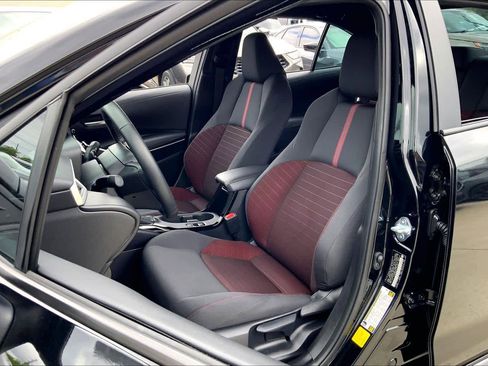 Used 2025 Toyota Corolla SE image 8