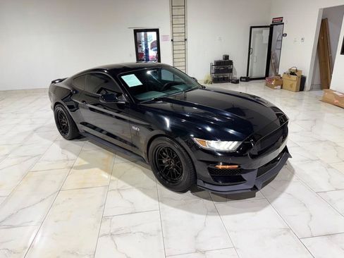 Used 2017 Ford Mustang GT RWD image 3