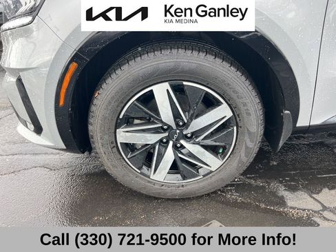Certified 2022 Kia Sorento EX w/ Panoramic Sunroof Package image 17