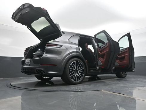 New 2025 Porsche Cayenne Turbo image 27