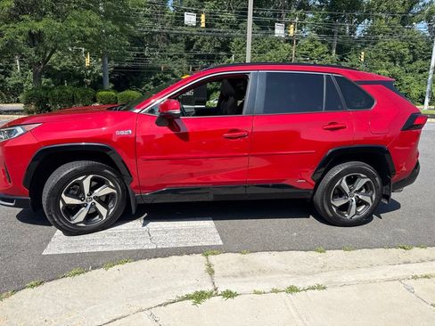 Used 2021 Toyota RAV4 SE w/ Weather & Moonroof Package AWD/4WD image 4