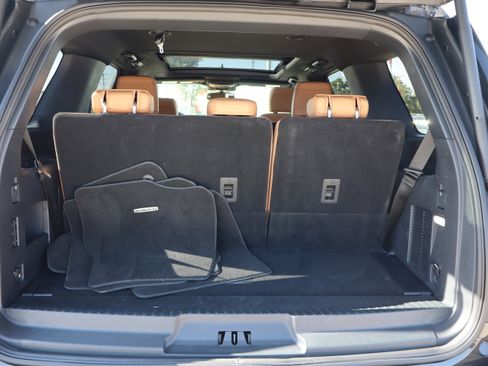 Used 2024 Ford Expedition Platinum image 37