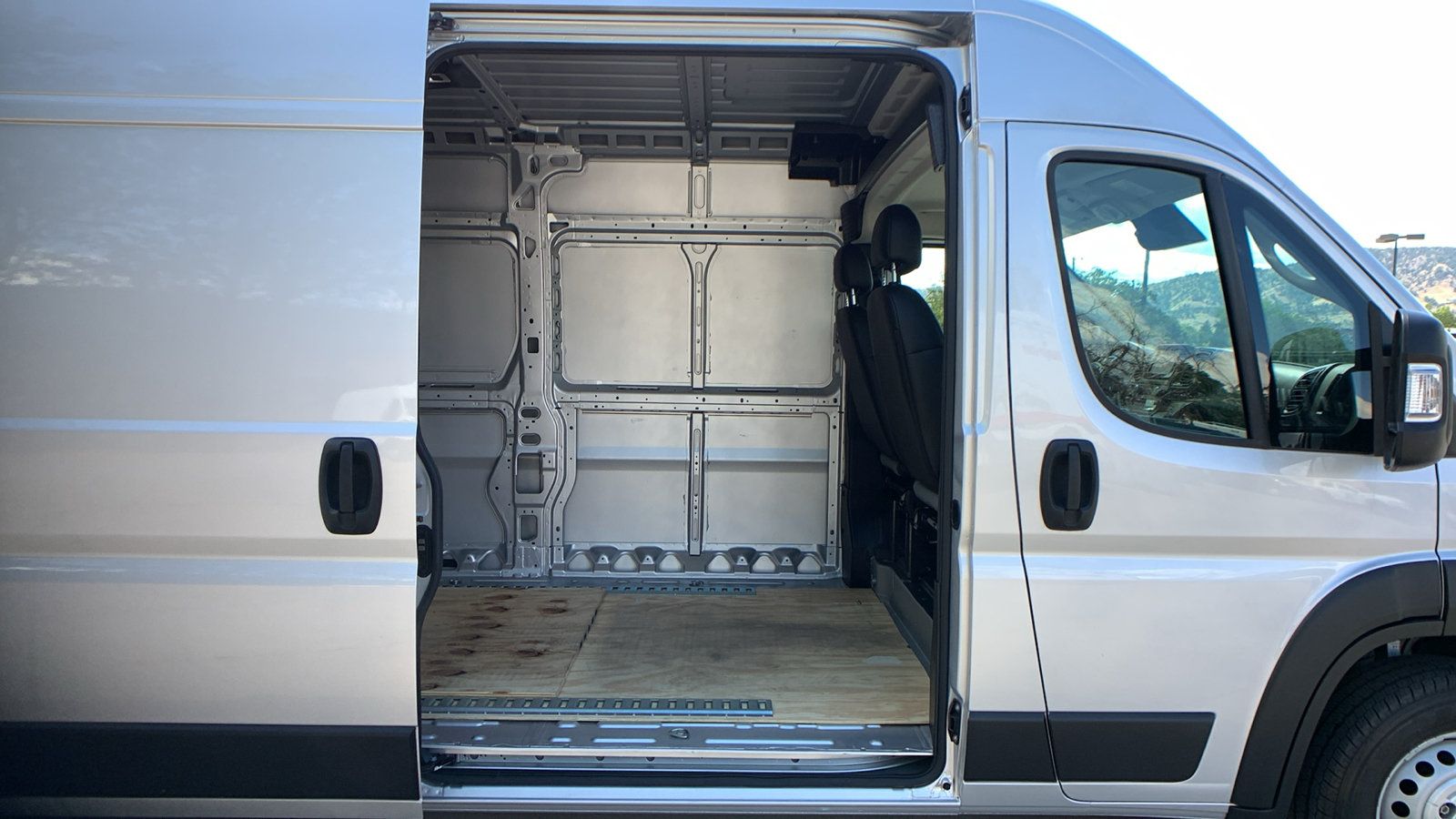 Used 2024 RAM ProMaster 2500 w/ Convenience Group FWD image 18