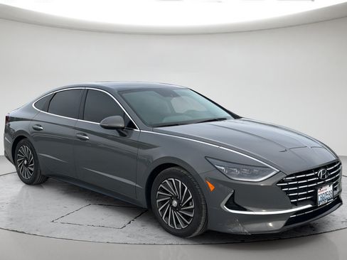 Used 2022 Hyundai Sonata Limited w/ Cargo Package FWD image 2