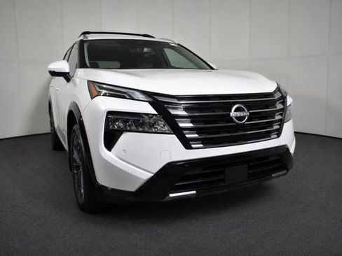 Certified 2025 Nissan Rogue Platinum AWD/4WD image 3