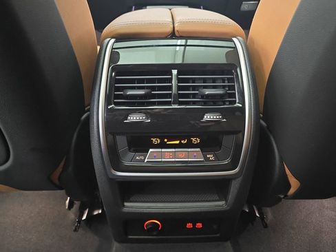 Certified 2024 BMW X7 xDrive40i w/ M Sport Package image 25