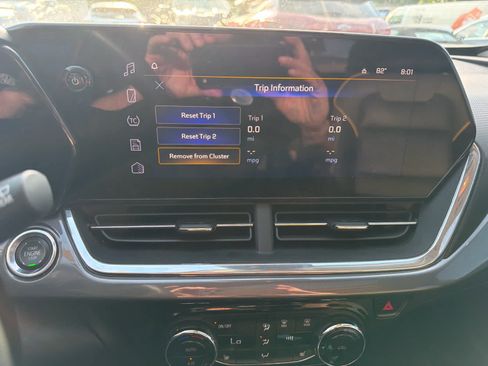 Used 2024 Chevrolet Trax ACTIV w/ Sunroof Package FWD image 9