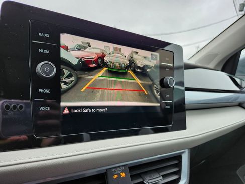 New 2025 Volkswagen Taos SEL image 11