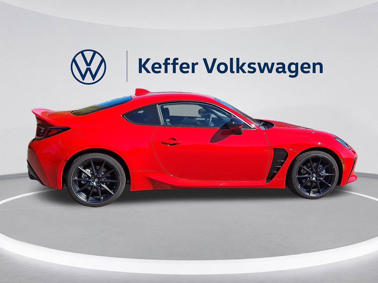 Used 2024 Toyota GR86 Premium RWD image 7