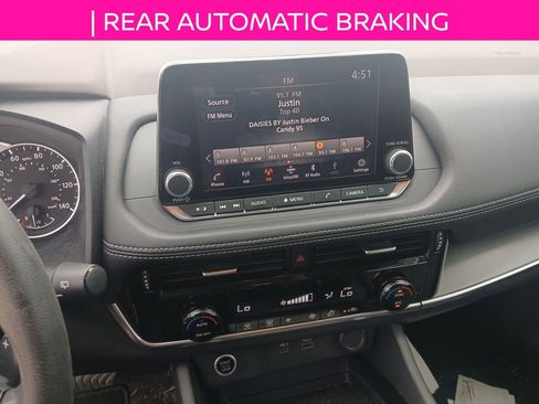 Used 2022 Nissan Rogue SV image 14