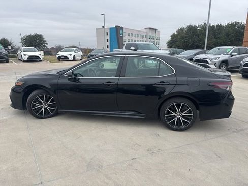 Used 2024 Toyota Camry SE image 6