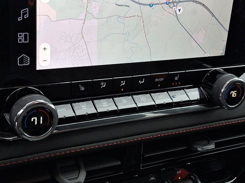 Used 2025 Chevrolet Colorado Z71 image 15