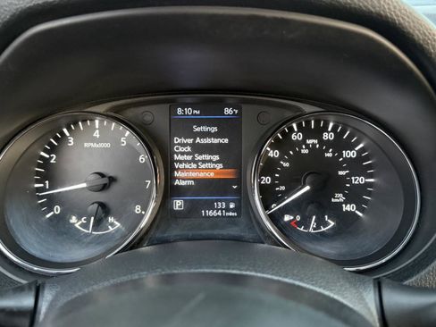 Used 2018 Nissan Rogue SV FWD image 15