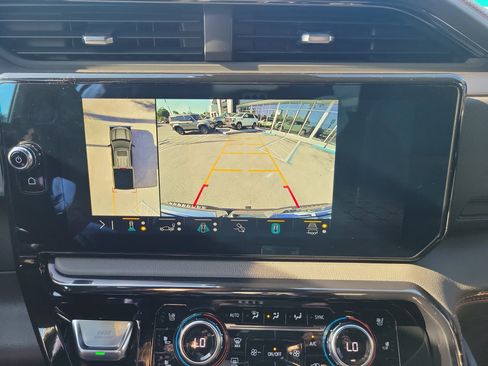 Used 2023 GMC Sierra 1500 AT4 w/ AT4 Premium Package image 11