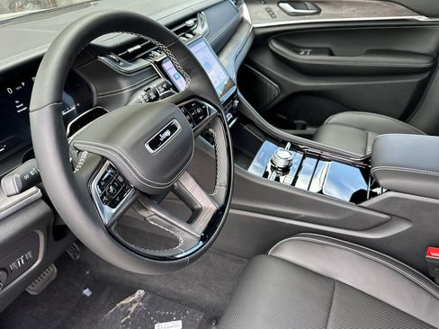 New 2025 Jeep Grand Cherokee Overland image 10