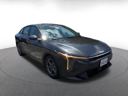 Used 2025 Kia K4 FWD image 3