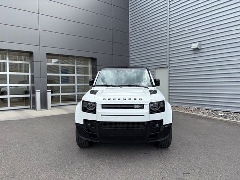 Used 2025 Land Rover Defender 110 X-Dynamic SE AWD/4WD image 2