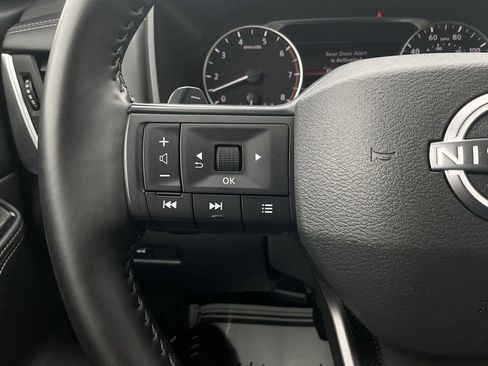 Used 2025 Nissan Rogue SV FWD image 31